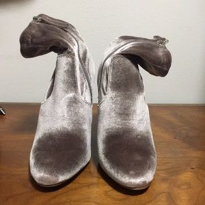 Steve Madden velvet ankle booties 7